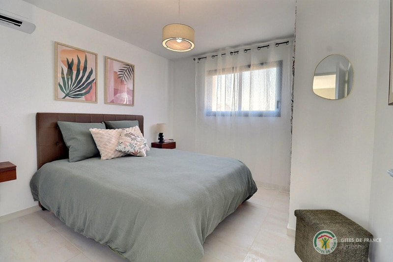 Gite-Grospierres-Chambre