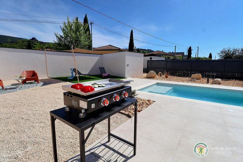 Gite-l-Ultime-Grospierres-Barbecue